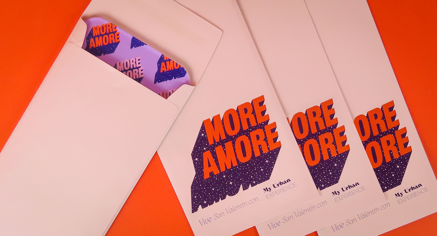 La tarjeta regalo se envía dentro de un sobre premium de papel Sirio Nude.